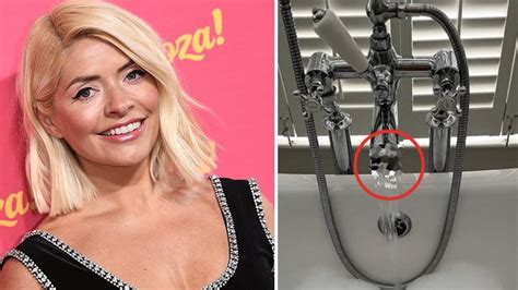 her reflection holly willoughby bath picture|Holly Willoughby deletes bath snap after fans said。